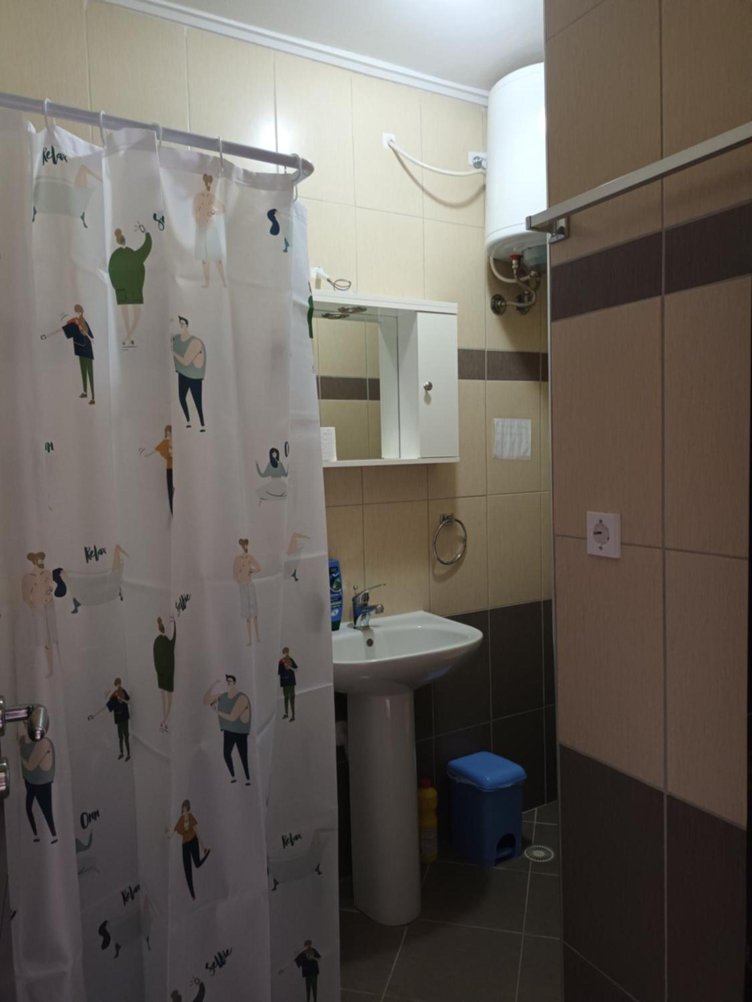 Studio Taraj Ksamil Bilik gambar